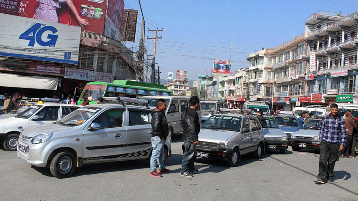 पोखराका ट्याक्सी चालक मिटरमा चल्न तयार